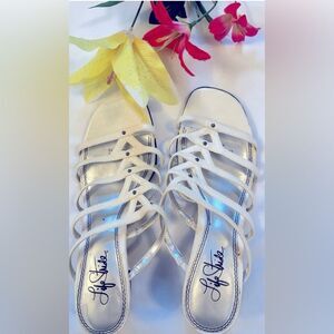 Life Stride “Show Off” sandals!